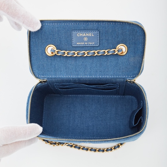 CHANEL BLUE DENIM MINI VANITY CASE CROSSBODY BAG (2021) - Picture 6 of 8